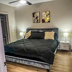 Cozy, Chic Deep Ellum Apartment!