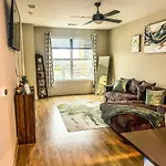 Cozy, Chic Deep Ellum Apartment!