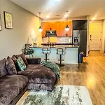 Cozy, Chic Deep Ellum Apartment!