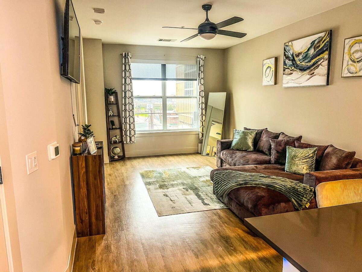 Apartment Cozy, Chic Deep Ellum Apartment!