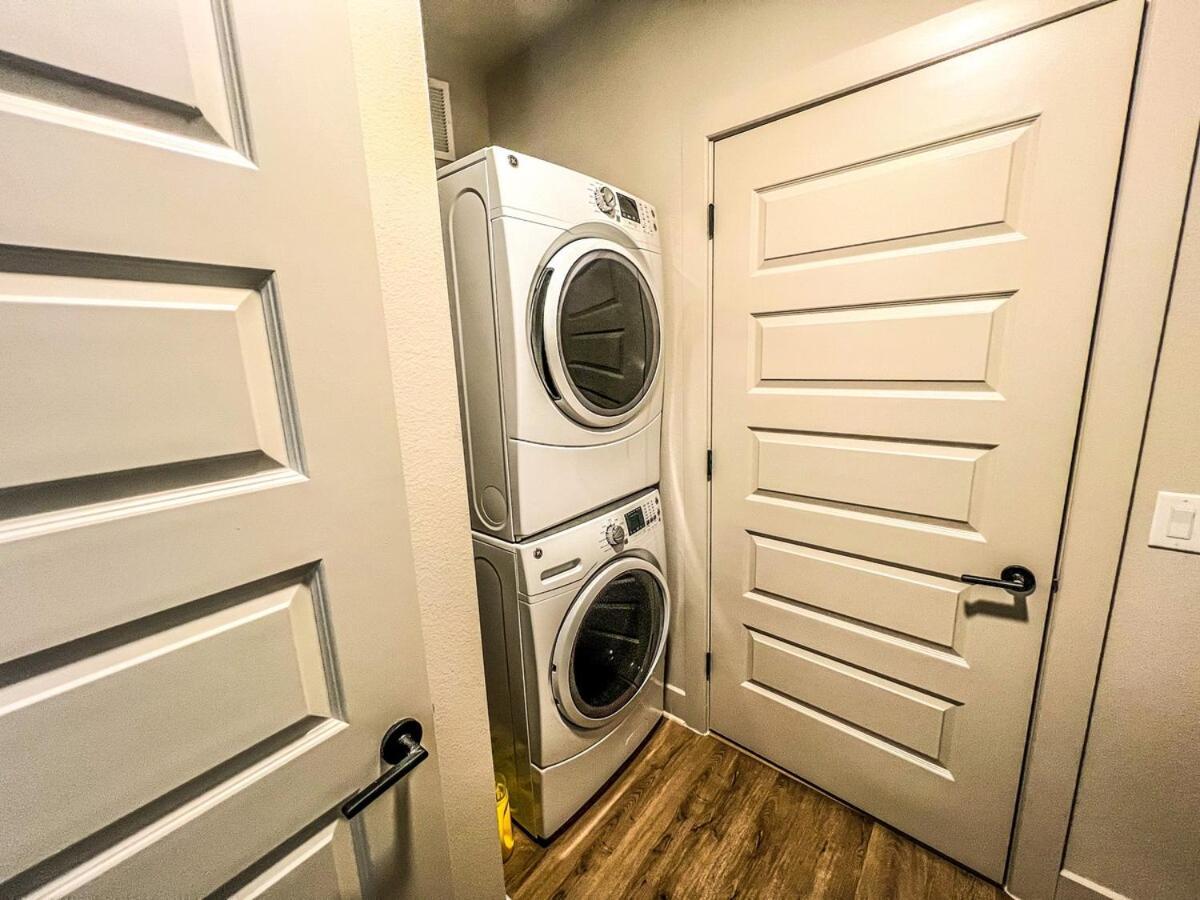 Cozy, Chic Deep Ellum Apartment!