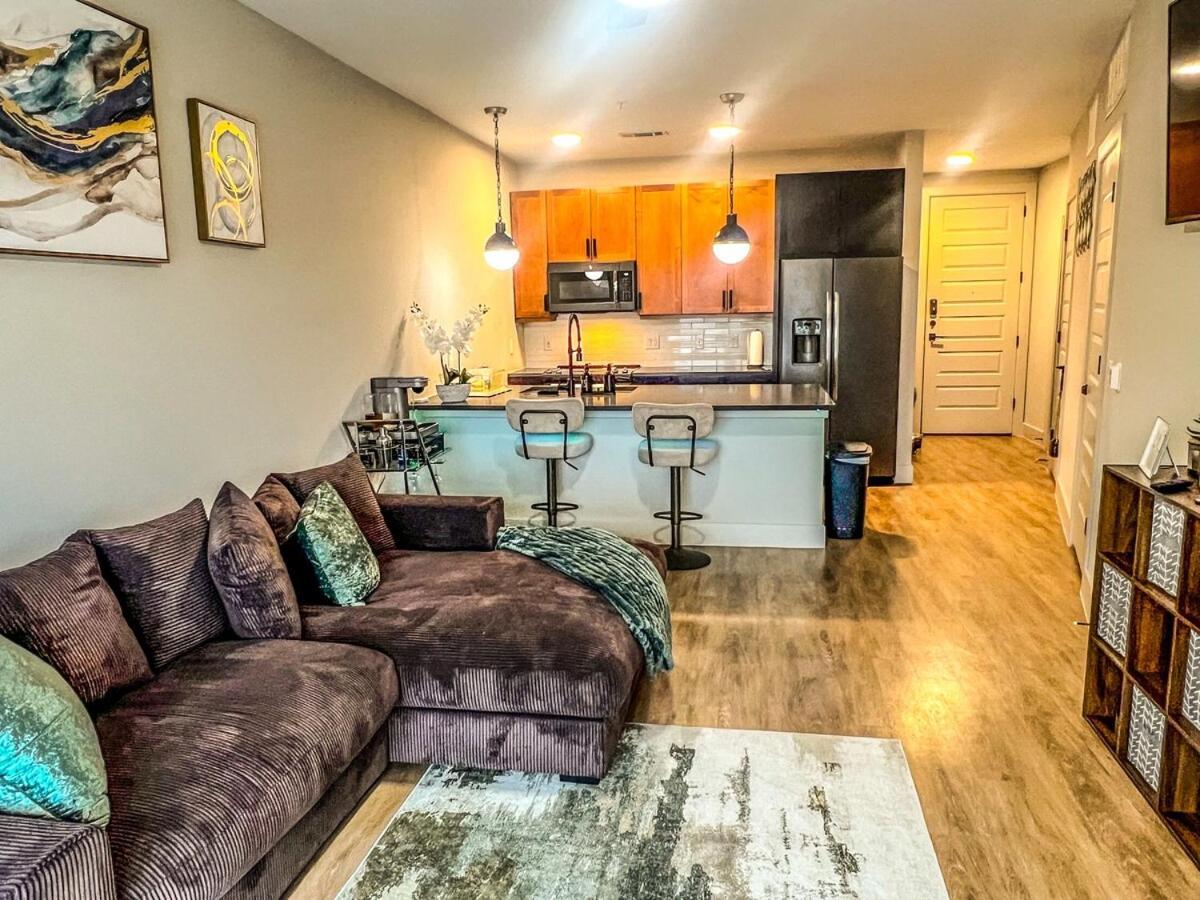 Apartment Cozy, Chic Deep Ellum Apartment!